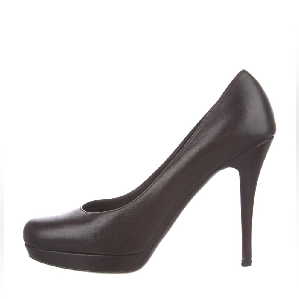 YSL chocolate pump. A classic. 38.5 and a must have for an elegant wardrobe.